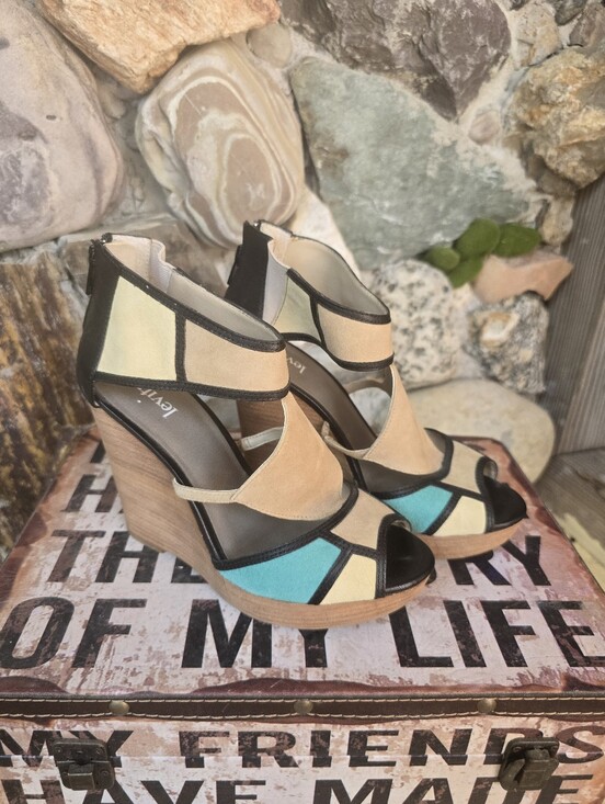 levity Shoes - Levit Geometric Color-Block Wedge Sandals